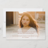 Modern Roos Gold Script Photo Afstuderen Aankondiging (Achterkant)