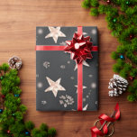 Modern Roos Gold Stars Black Christmas Cadeaupapier<br><div class="desc">Introductie van onze Modern Christmas Wrapping Paper, een strakke en elegante keuze voor het hedendaagse feestelijke seizoen. Dit inpakpapier heeft een verfijnde zwarte achtergrond versierd met een motief van moderne rozen gouden sterren. De combinatie van de diepzwarte tint en het glinsterende roos gouden sterren creëer vormen een opvallend contrast, waardoor...</div>