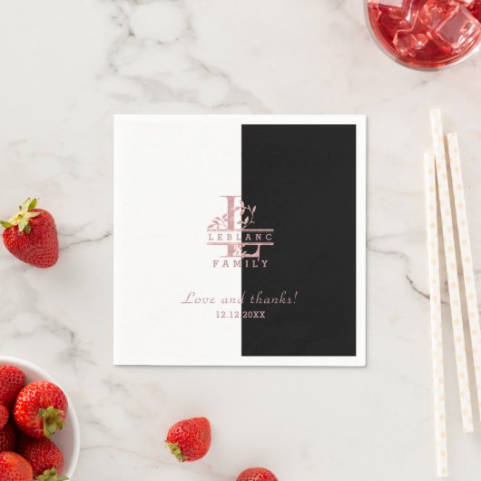 Modern Roos Goud Split Custom Monogram L Servet (Insitu)