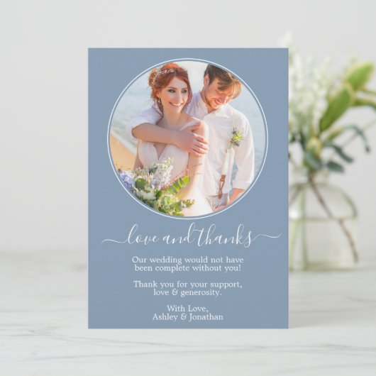 Modern Round Photo Lijst Dusty Blue Wedding Bedankkaart (Staand voorkant)