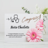 Modern roze Daisy Floral Nese Afstuderen Card (Staand voorkant)