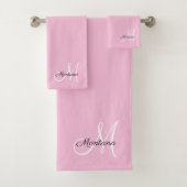 Modern roze ellegant monogram script bad handdoek (Insitu)