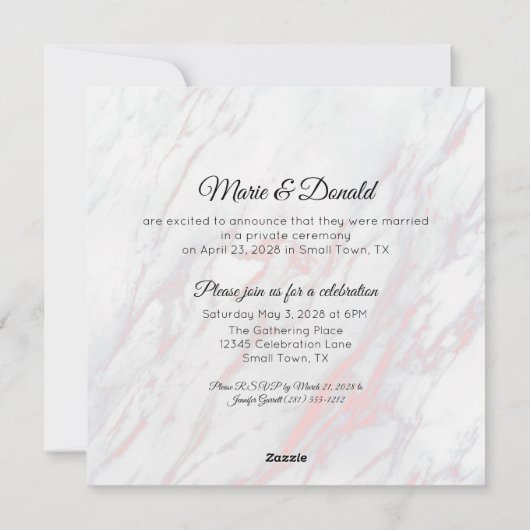 Modern roze en grijs marmer Net getrouwd Feestdagenkaart (Achterkant)