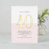 Modern Roze en Wit 40e Verjaardag Gouden folie Folie Uitnodiging (Staand Voorkant)