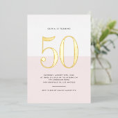 Modern Roze en Wit 50e Verjaardag Gouden Folie Uitnodiging (Staand Voorkant)