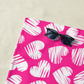 Modern Roze en Wit Doodled Heart Valentijn Naam Strandlaken (In situ)