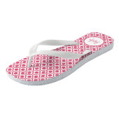 Modern roze en wit geometrisch monogram met naam teenslippers (Schuin)