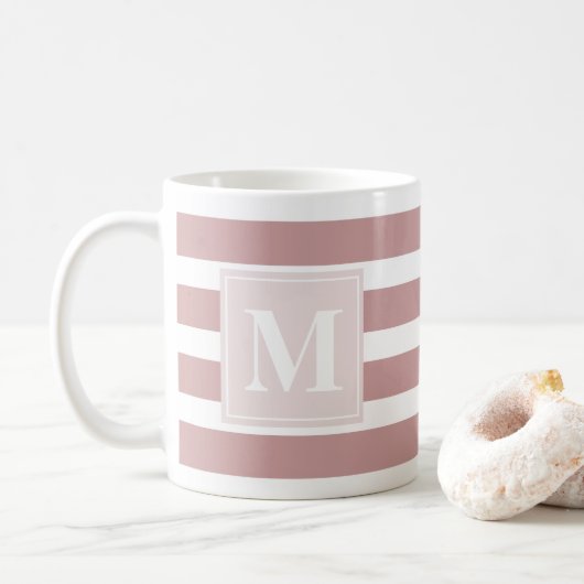 Modern roze en wit gestreept monogram koffiemok (Met donut)