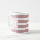 Modern roze en wit gestreept monogram koffiemok (Voorkant links)