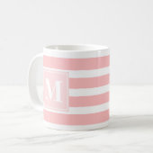 Modern roze en wit gestreept monogram koffiemok (Voorkant links)