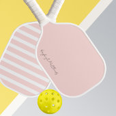 Modern roze en witte streep monogram pickleball paddle