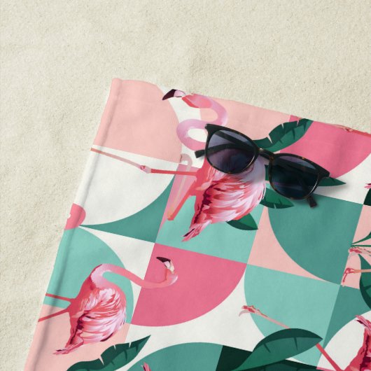 Modern roze flamingo Geometric Girly Chic Pattern Strandlaken (In situ)
