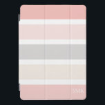 Modern Roze Grijs en Crème Brede Strepen Monogram iPad Pro Cover<br><div class="desc">Moderne en minimalistische roze grijze en crème brede strepen Monogram iPad-cover in zoete tinten van blush pink, romige amandelvanille en duifgrijs. Creëer door Zazzle pro designer BK Thompson © exclusief voor Cedar en String; neem contact met ons op als u hulp nodig heeft, vragen heeft of vragen wilt stellen over...</div>