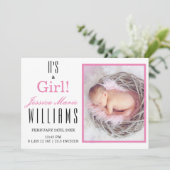 Modern Roze is een meisje! Baby Geboorteaankondigi Aankondiging (Staand voorkant)