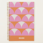 Modern roze oranje geometrische retro gepersonalis planner<br><div class="desc">Moderne,  roze oranje,  geometrische retro-gepersonaliseerde minimale unieke budgettaire heldere,  moedige bestseller. Ideale kerst,  verjaardag,  verjaardag,  afstuderen,  moederdag,  nieuw jaar,  organisatie van het schooljaar.</div>