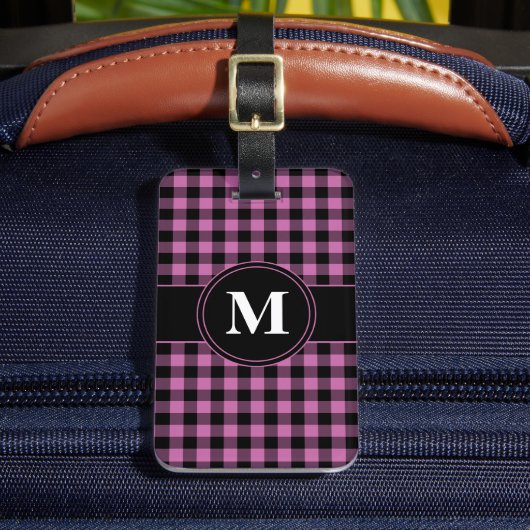 Modern Roze Plaid Patroon Monogram Bagagelabel (Voorkant Insitu 2)