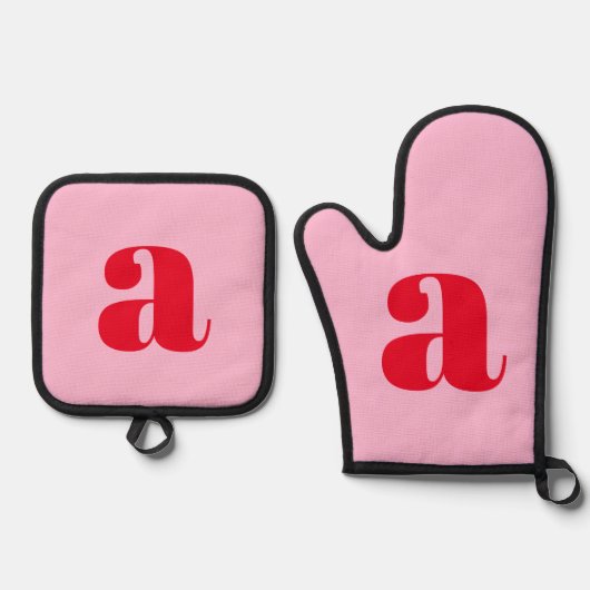 Modern Roze Rood Monogram Initiaal Gepersonaliseer Ovenwant & Pannenlap Set (Voorkant)