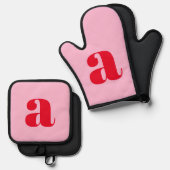 Modern Roze Rood Monogram Initiaal Gepersonaliseer Ovenwant & Pannenlap Set (Voorkant / Achterkant)