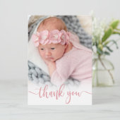 Modern roze script pasgeboren Baby foto dank u Bedankkaart (Staand voorkant)