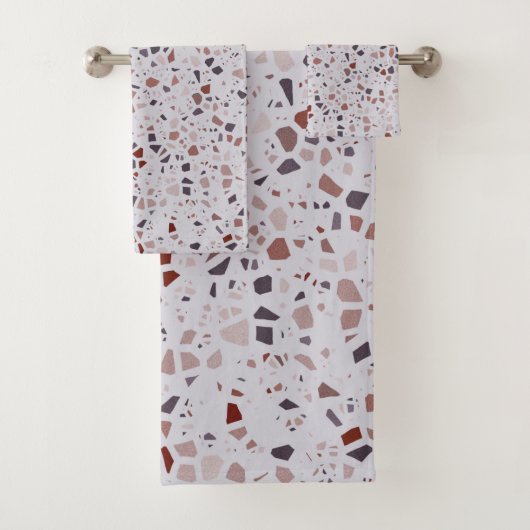 Modern roze terrazzo printpatroon bad handdoek (Insitu)