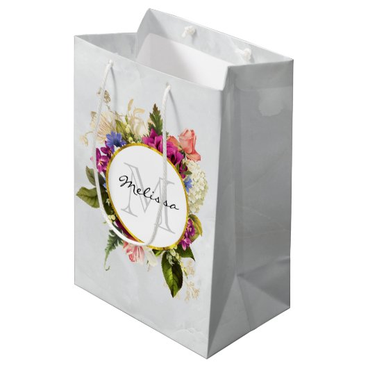 Modern Roze Waterverf Floral Bouquet Monogram Medium Cadeauzakje (Voorkant Gekanteld)