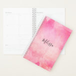 Modern Roze Waterverf Girl | NAAM toevoegen Planner<br><div class="desc">Een lieflijk moderne gepersonaliseerde dagelijkse planner/kalender voor een meisje/vrouw.  Het roze ontwerp van de waterverf (van de waterverf) met optie om naam of bericht toe te voegen.  Ideaal voor school,  zakelijk of persoonlijk.</div>