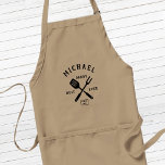 Modern Rustic BEST DADDY OOIT Vaderdag Standaard Schort<br><div class="desc">Retro cool gepersonaliseerde 'BEST DADDY EVER' bbq apron in een logo-stijl typografisch ontwerp met de naam van de vader en het jaar dat hij vader werd. Geweldig geschenk voor Vaderdag of een unieke verjaardagscadeau voor de vader die van barbeque houdt.</div>