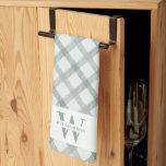 Modern Rustic Family Monogram Green Gingham Pset Theedoek<br><div class="desc">Moderne,  rustige keukenhanddoeken voor boerderijen met een monogramma zijn voorzien van een gevlekt groen gingham-pleisterpatroon,  met een witte band met uw eigen familienaam en monogram.</div>