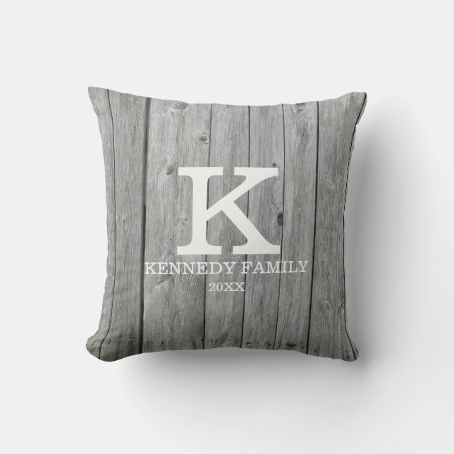 Modern Rustic Grey Wood Familienaam Monogram Kussen (Voorkant)