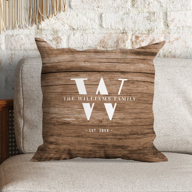 Modern Rustic Monogram Familienaam  Hout Kussen (Make this your own unique keepsake for the farmhouse style lake house!)