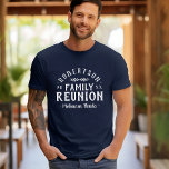 Modern Rustic Personalized Family Reunion T-shirt<br><div class="desc">Creëer een aangepast keepomwille Family Reunion t-shirt voor baby's, kinderen en volwassenen. Pas het aan met uw familienaam, het jaar, de plaats of een andere douanetekst. Klik de Customize knoop van het om doopvonten en kleuren te veranderen, uw eigen tekst en foto's toe te voegen. Selecteer uit al onze kledingstijlen...</div>