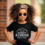 Modern Rustic Personalized Family Reunion T-shirt<br><div class="desc">Creëer een aangepast keepomwille Family Reunion t-shirt voor baby's, kinderen en volwassenen. Pas het aan met uw familienaam, het jaar, de plaats of een andere douanetekst. Klik de Customize knoop van het om doopvonten en kleuren te veranderen, uw eigen tekst en foto's toe te voegen. Selecteer uit al onze kledingstijlen...</div>