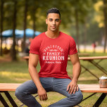 Modern Rustic Personalized Family Reunion T-shirt<br><div class="desc">Creëer een aangepast keepomwille Family Reunion t-shirt voor baby's, kinderen en volwassenen. Pas het aan met uw familienaam, het jaar, de plaats of een andere douanetekst. Klik de Customize knoop van het om doopvonten en kleuren te veranderen, uw eigen tekst en foto's toe te voegen. Selecteer uit al onze kledingstijlen...</div>