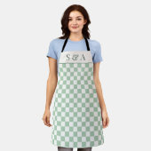 Modern Sage Green Checkerboard Cooking Schort (Gedragen)