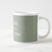 Modern Sage Green Cute Funny Saying Retirement Grote Koffiekop (Rechts)