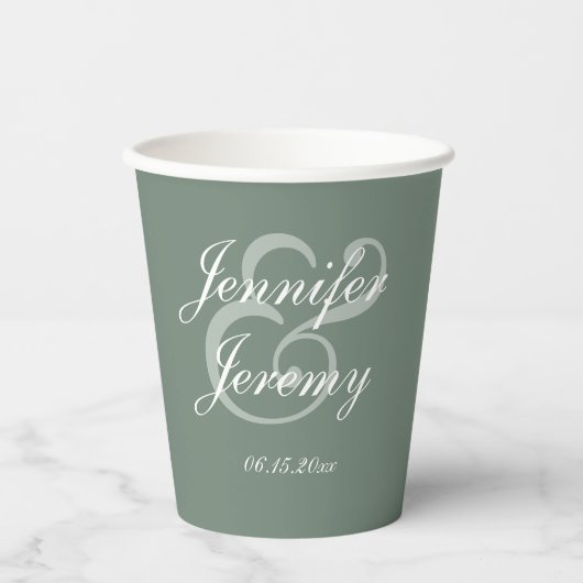 Modern Sage Green Elegant White Script Wedding Papieren Bekers (Voorkant)