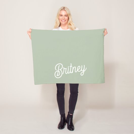 Modern Sage Green gepersonaliseerd monogram en naa Fleece Deken (In situ)