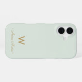 Modern Sage Green Gold Script Monogram iPhone 16 Hoesje (Achterkant horizontaal)