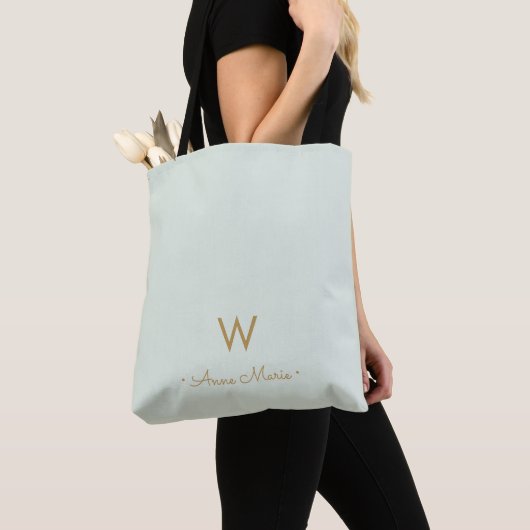 Modern Sage Green Gold Script Monogram Tote Bag (Dichtbij)