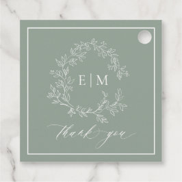 Modern Sage Green Leafy Crest Monogram Weddenschap Bedankjes Labels