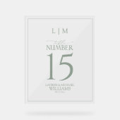Modern Sage Green Monogram Trouwtafel Nummer Acryl Bord (Voorkant)