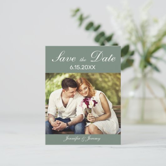Modern Sage Green Photo Wedding Save the Date Aankondigingskaart (Staand voorkant)