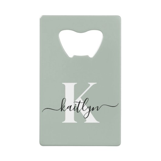 Modern Sage Green Script Monogram Creditkaart Flessenopener (Voorkant)