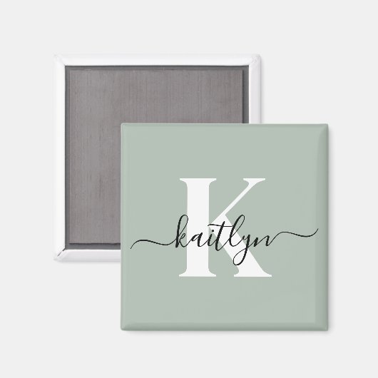 Modern Sage Green Script Monogram Magneet (Voorkant / Achterkant)