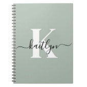 Modern Sage Green Script Monogram Notitieboek (Voorkant)