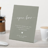 Modern Sage Green Script Open Bar Trouwbord Reclamebord Met Voetstuk (Insitu)