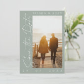 Modern Sage Green Script Photo Wedding Save The Date (Staand voorkant)