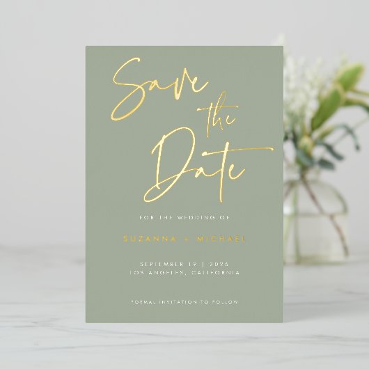 Modern Sage Green Script Weddenschap Save the Date Folie Uitnodiging (Staand Voorkant)