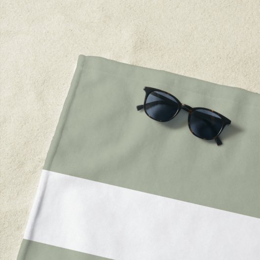 Modern Sage Green Striped Pattern Strandlaken (In situ)