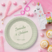 Modern Sage Green Wavy Stripe Wedding Papieren Bordje (Feest)